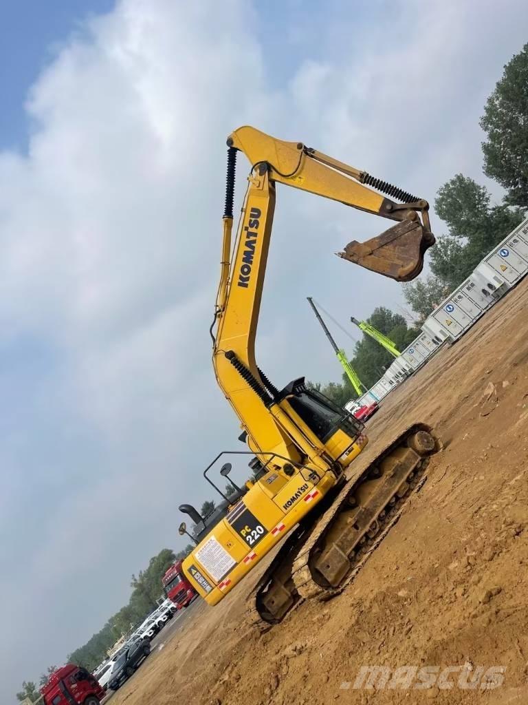 Komatsu pc220-8 حفارات زحافة