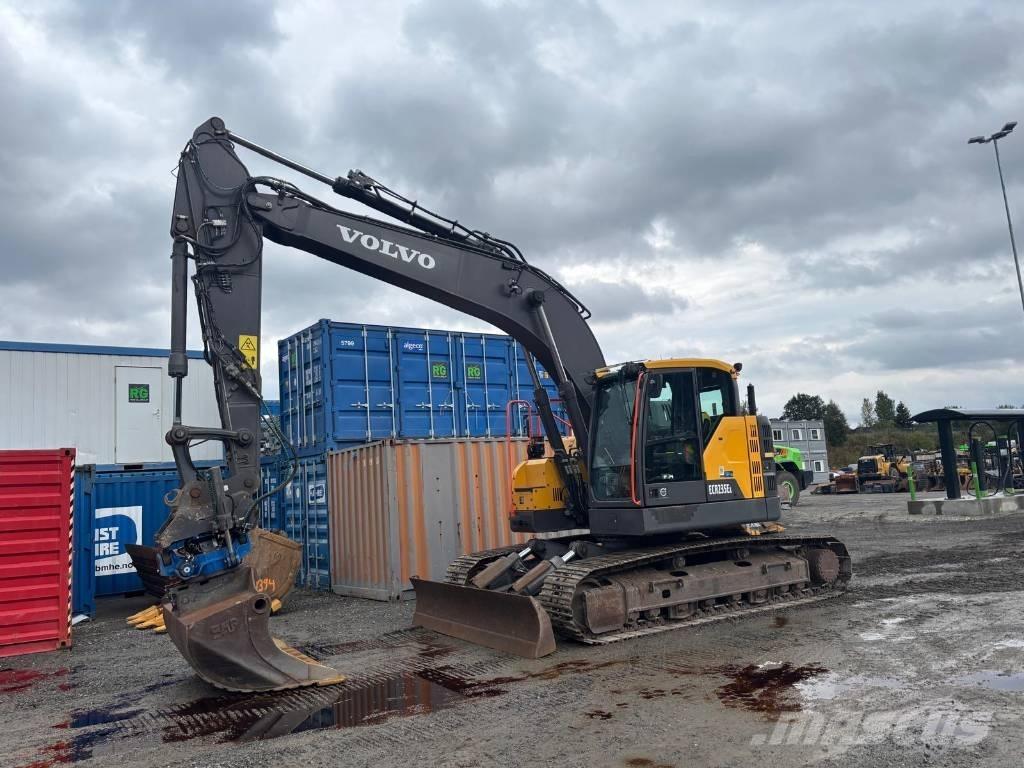 Volvo ECR235EL حفارات زحافة