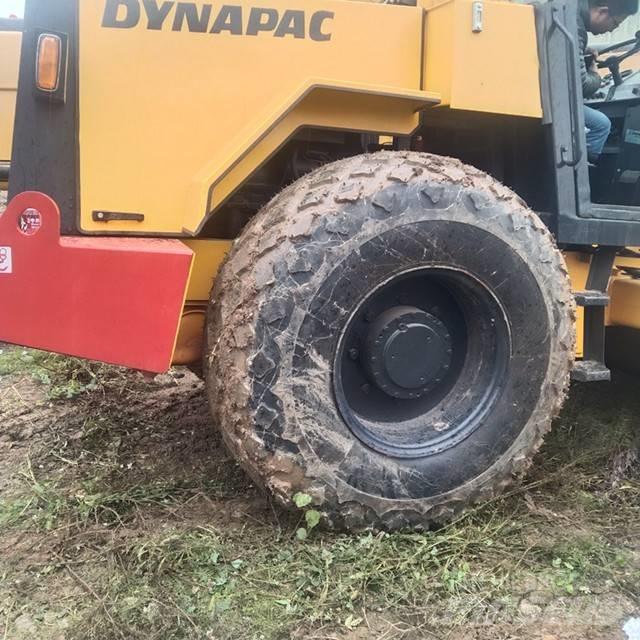 Dynapac CA 25 D مداحل أحادية الأسطوانة