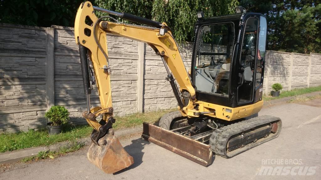 CAT 302.7 D حفارات وسط 7 طن - 12 طن