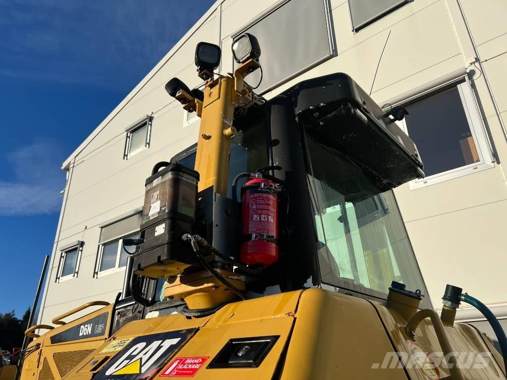 CAT D 6 N LGP بلدوزرات مجنزرة