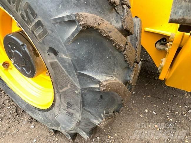 JCB 535-125 مناولات متداخلة