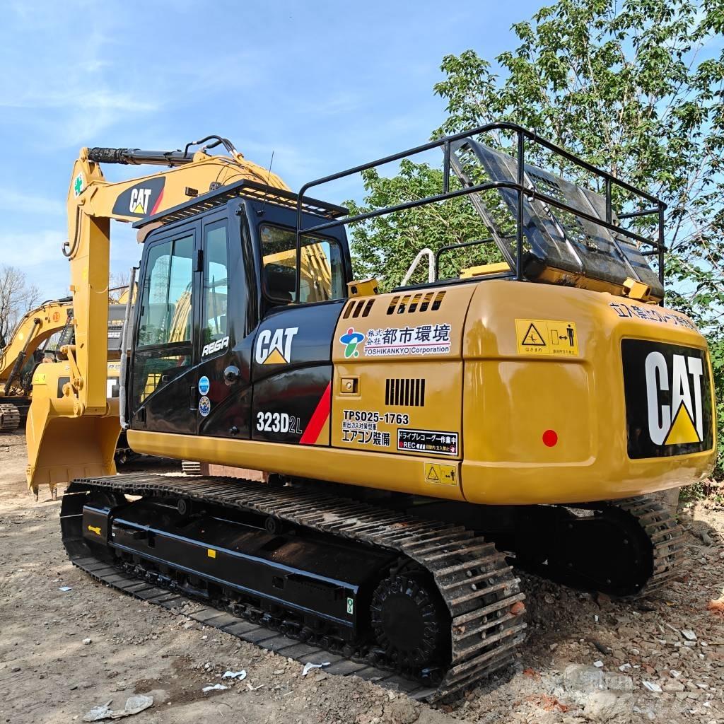CAT 323D2L حفارات زحافة