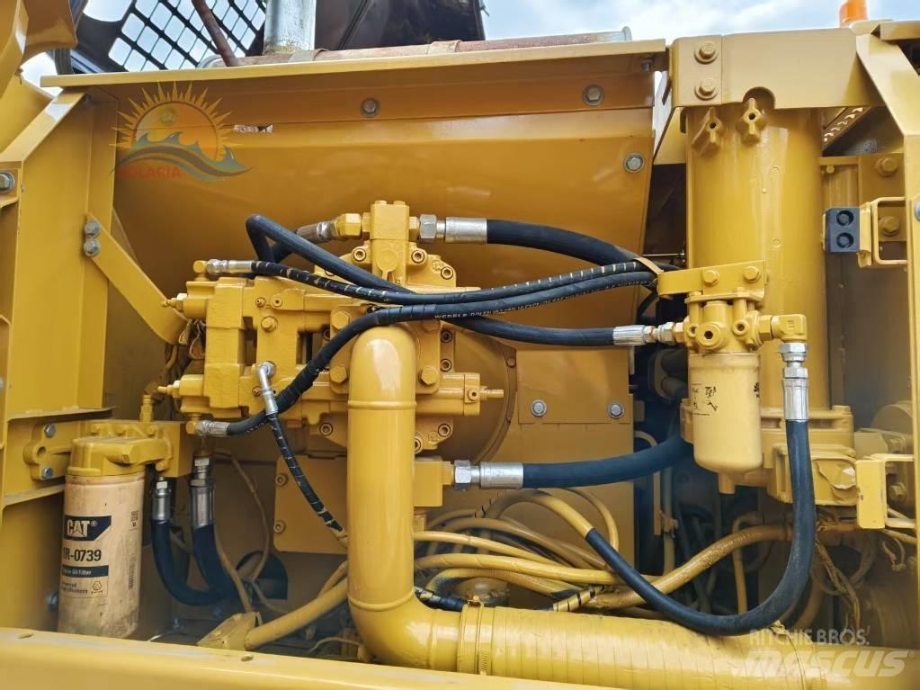 CAT 325 B L حفارات زحافة