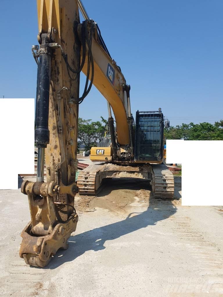 CAT 330F حفارات زحافة