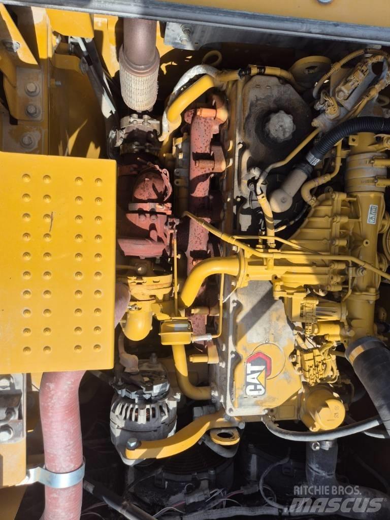 CAT 330F حفارات زحافة