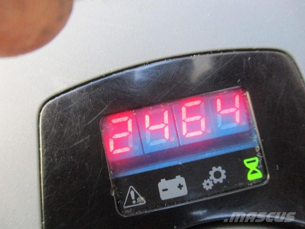 Toyota LPE250 رافعة منخفضة المستوى ذات منصة