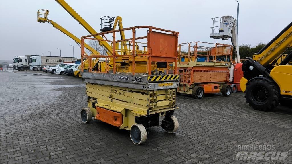 JLG 3246 ES رافعات مقصية الشكل