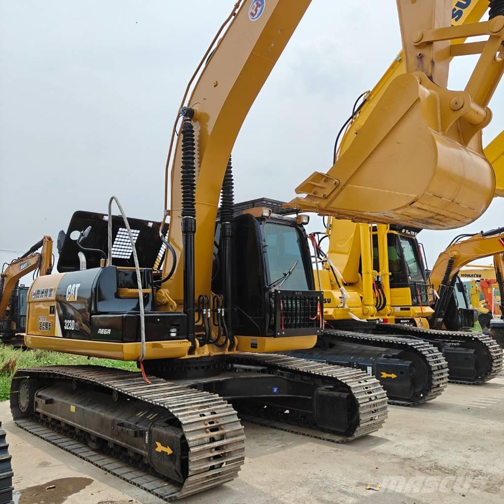 CAT 323 D حفارات زحافة