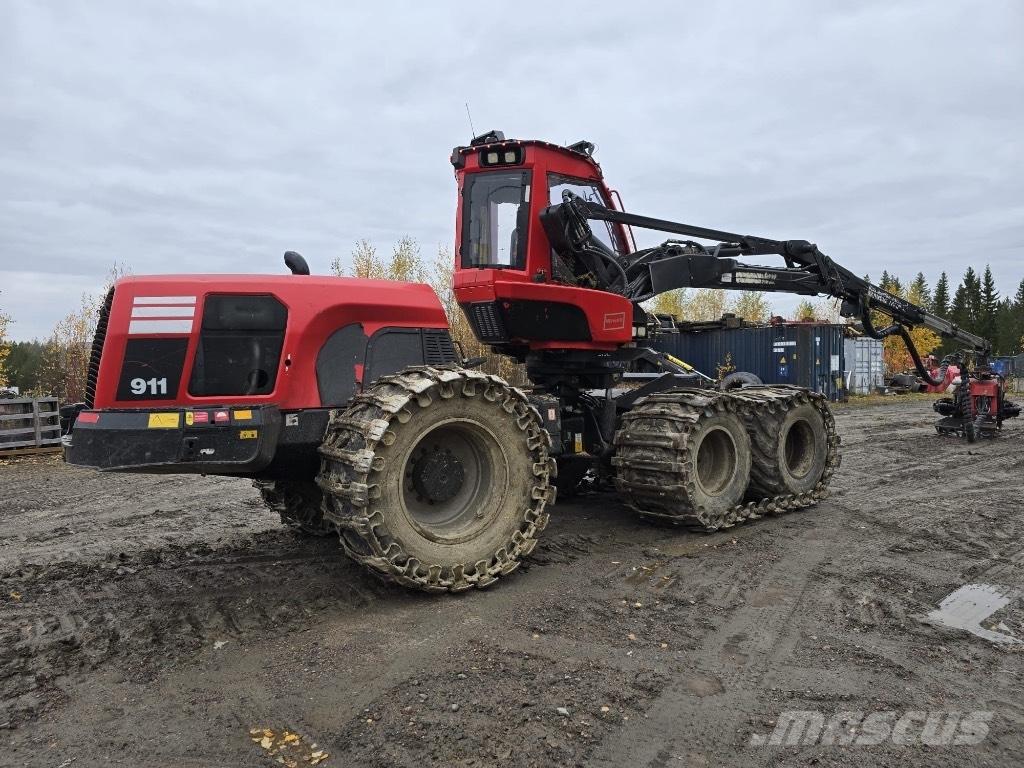 Komatsu 911.7 حصادات