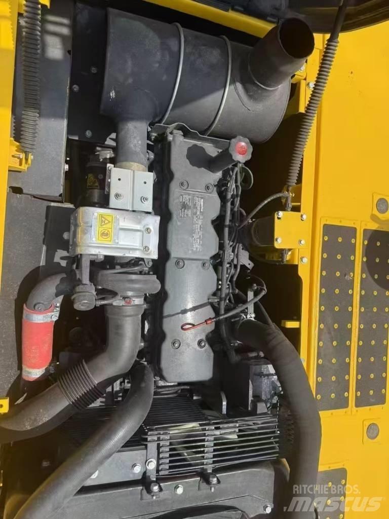 Komatsu 220LC-8 حفارات زحافة
