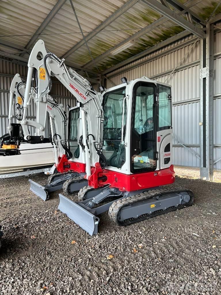 Takeuchi TB325 حفارات صغيرة أقل من 7 طن (حفارات صغيرة)