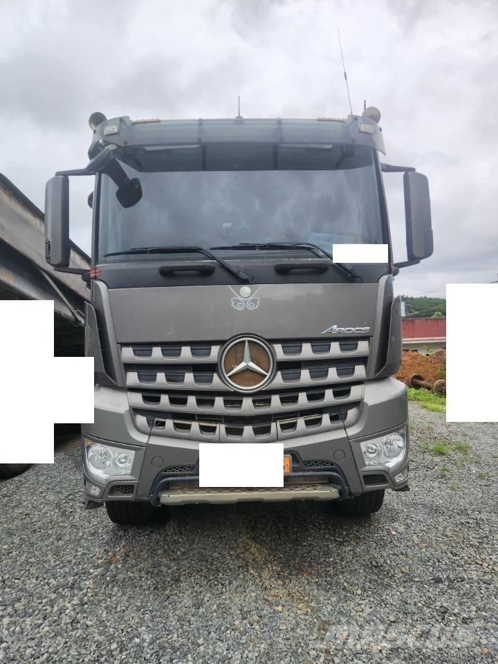 Mercedes-Benz 3951 عربات نقل قلابة للمواقع