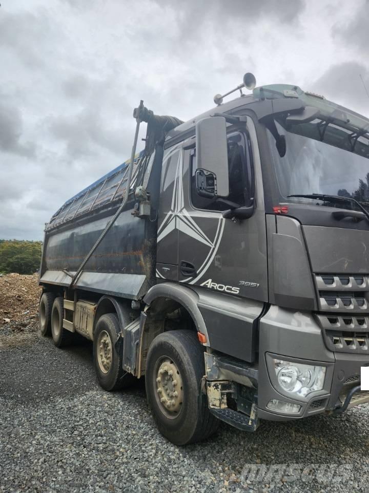 Mercedes-Benz 3951 عربات نقل قلابة للمواقع