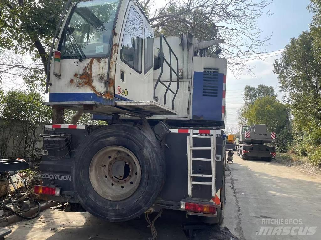 Zoomlion 350Ton رافعات صالحة لكل أنواع الطرق