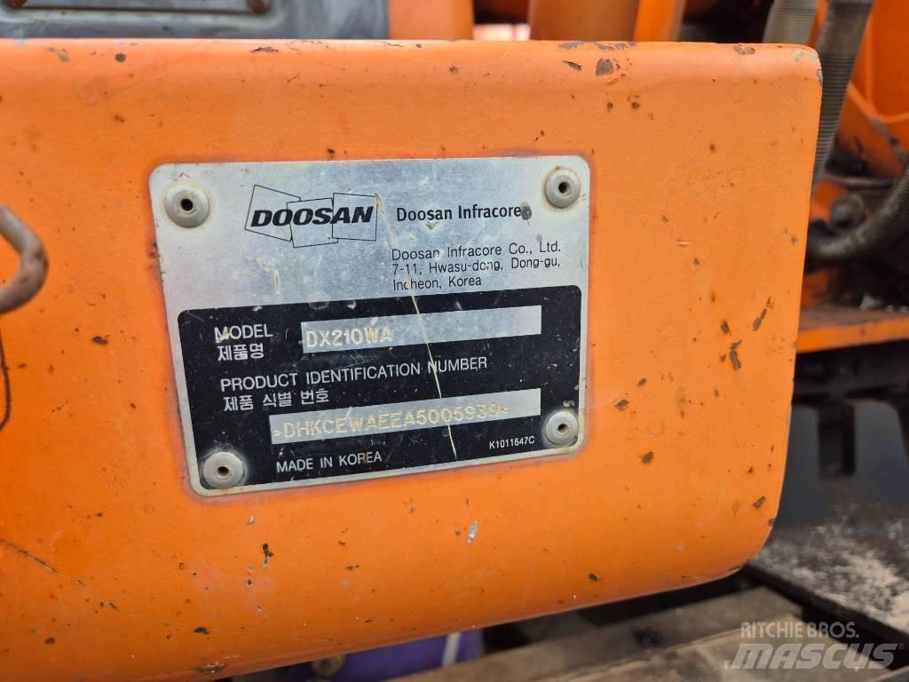 Doosan DX210WA حفارات بعجل
