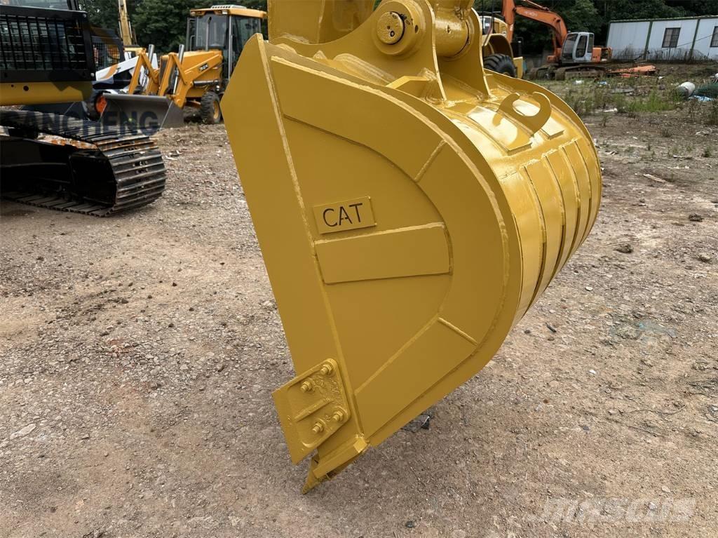 CAT 320 D حفارات زحافة