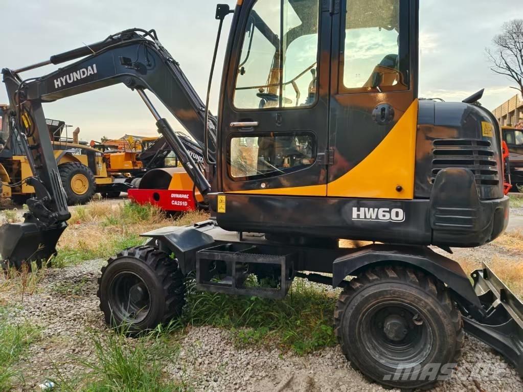 Hyundai 60 W حفارات بعجل