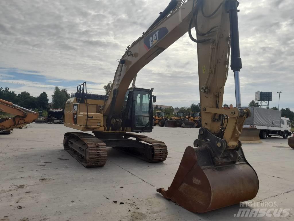 CAT 326 F L N حفارات زحافة