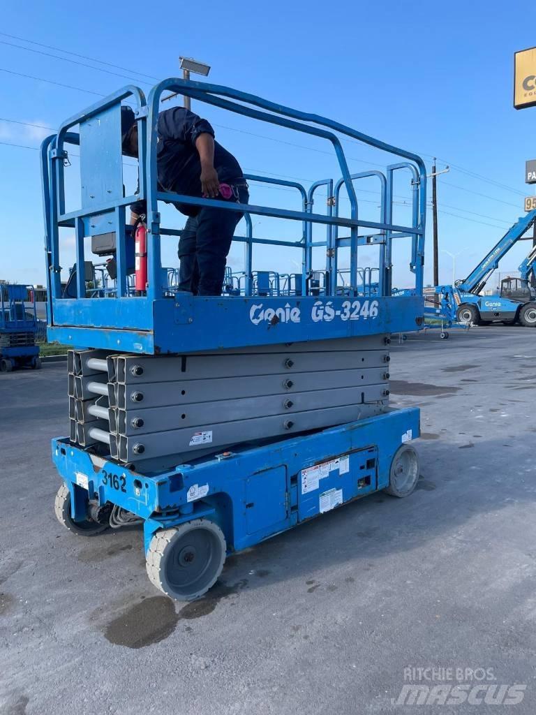 Genie GS 3246 رافعات مقصية الشكل