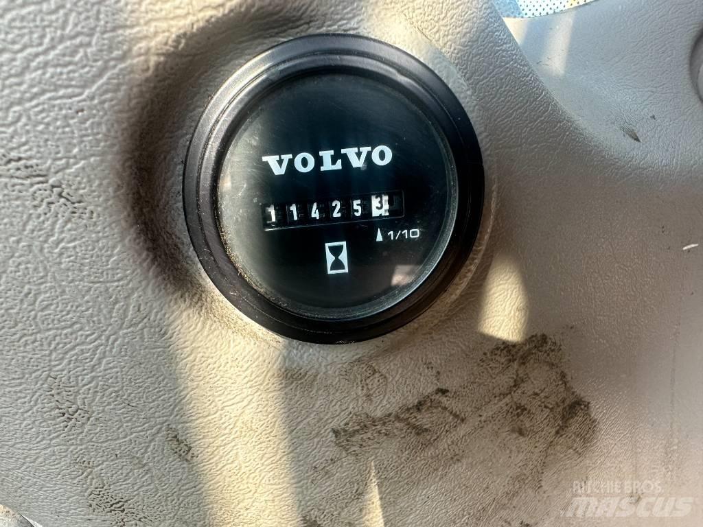 Volvo EW 210 C حفارات بعجل