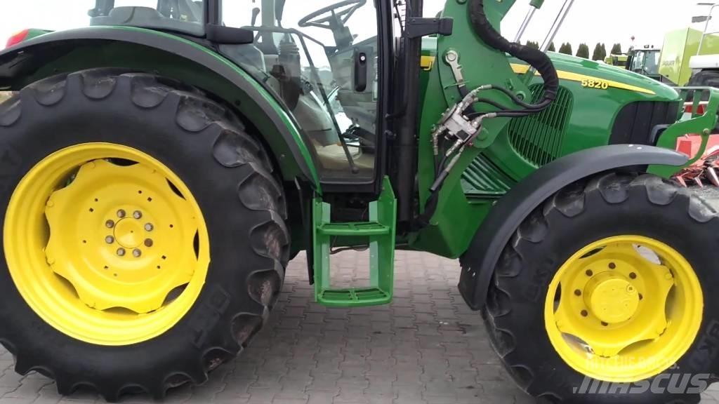 John Deere 5820 الجرارات