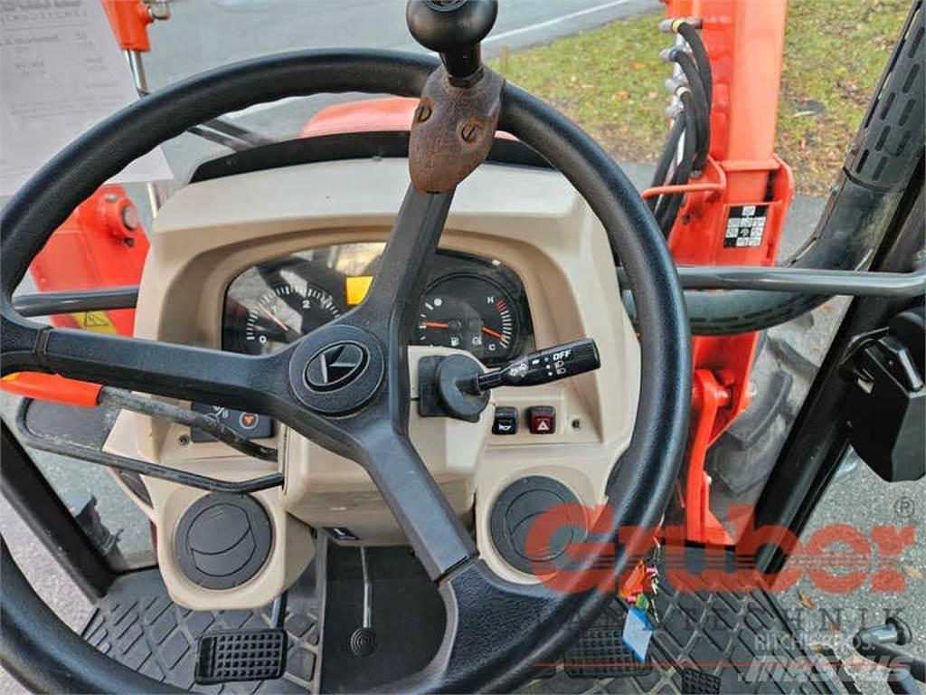 Kubota M6040 الجرارات