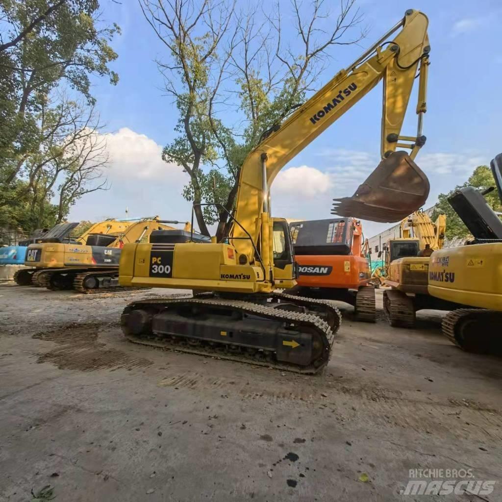 Komatsu PC 300 حفارات زحافة