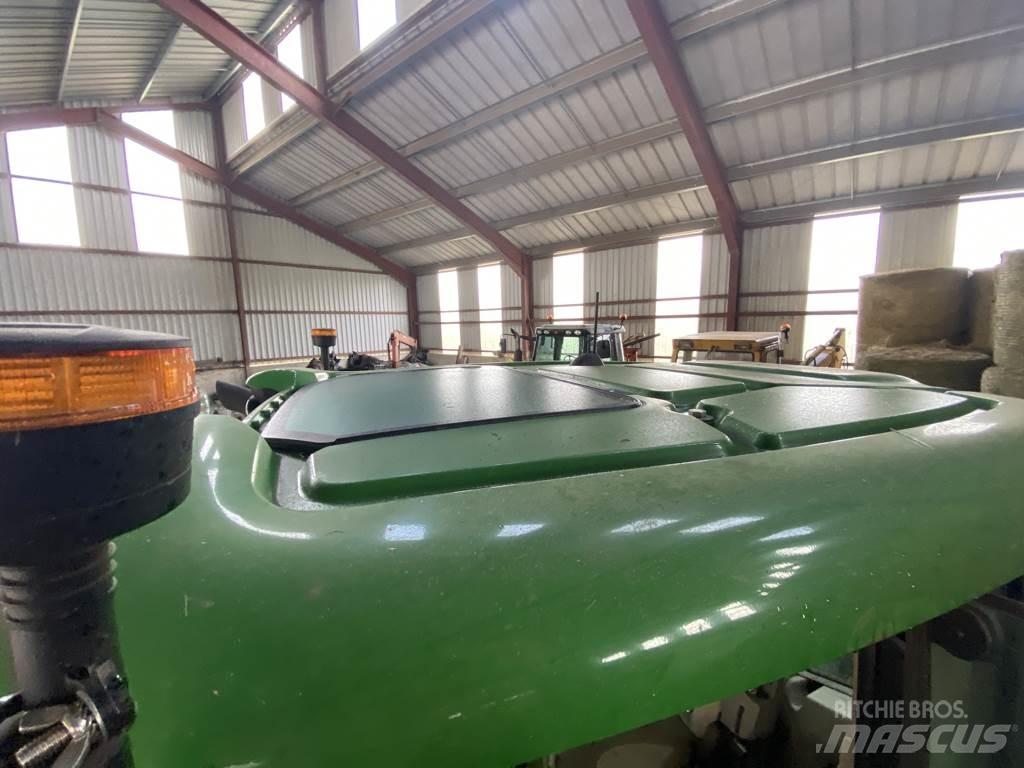 John Deere 6110M الجرارات