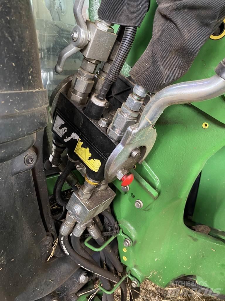 John Deere 6110M الجرارات