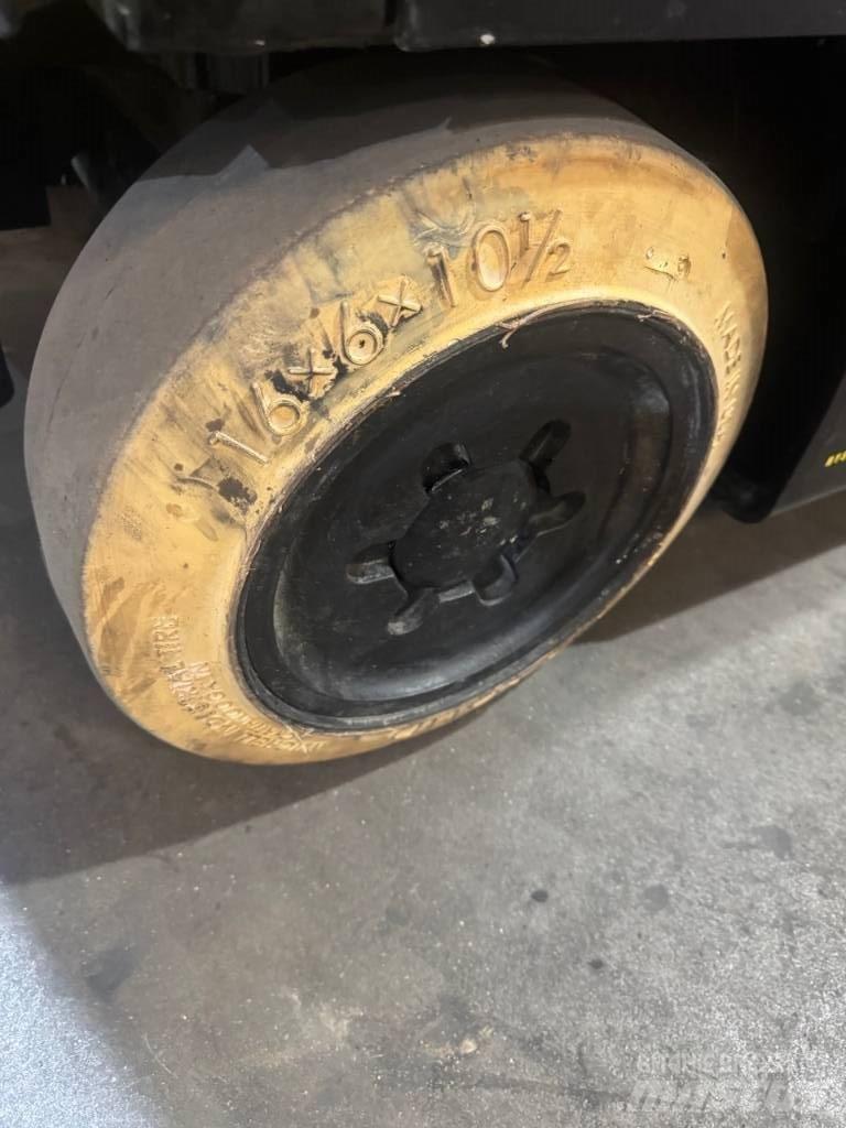 Hyster E 50 XN شاحنات ذات رافعات شوكية تعمل بالكهرباء