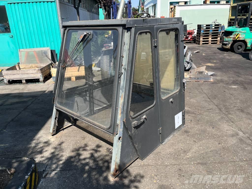Nissan CABIN W-1038 كابينة والداخلية