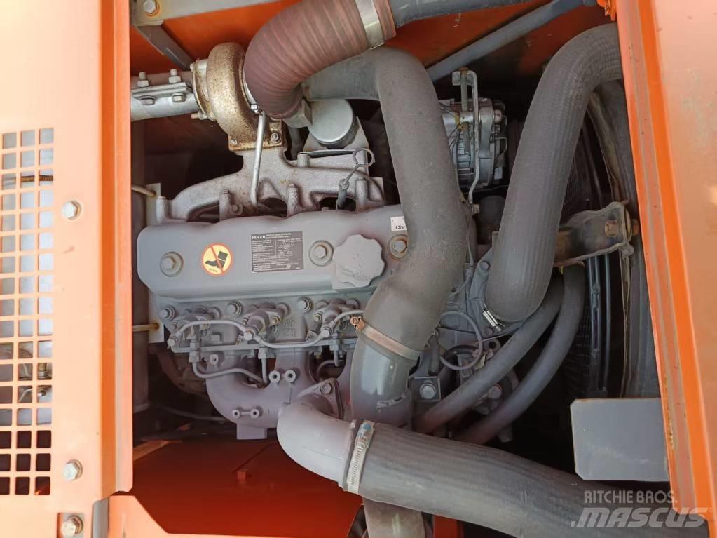 Hitachi ZX135 حفارات زحافة