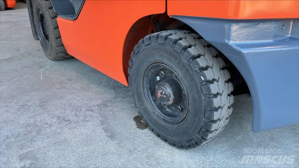 Toyota 02-8 FDF 18 شاحنات الديزل