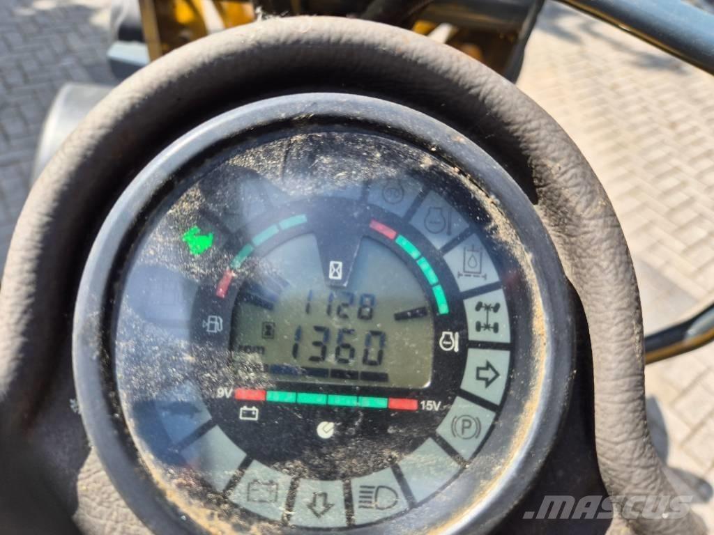 Mustang AL 306 لوادر صغيرة
