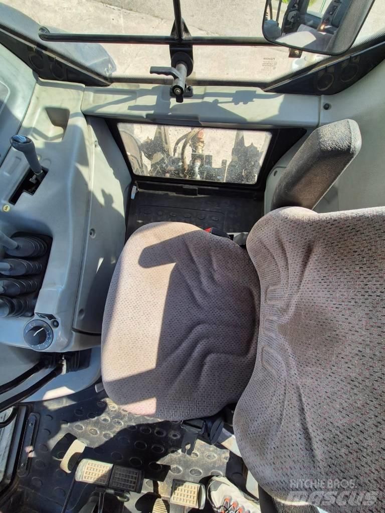 Valtra T 173 H الجرارات