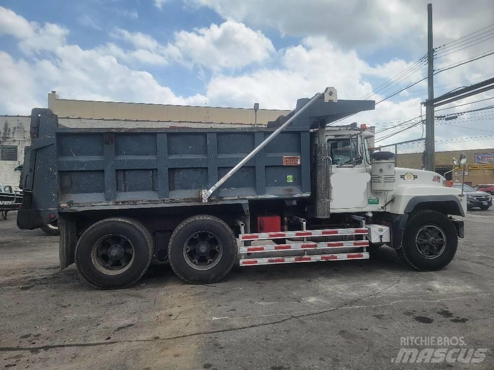 Mack RD 688 SX شاحنات قلابة