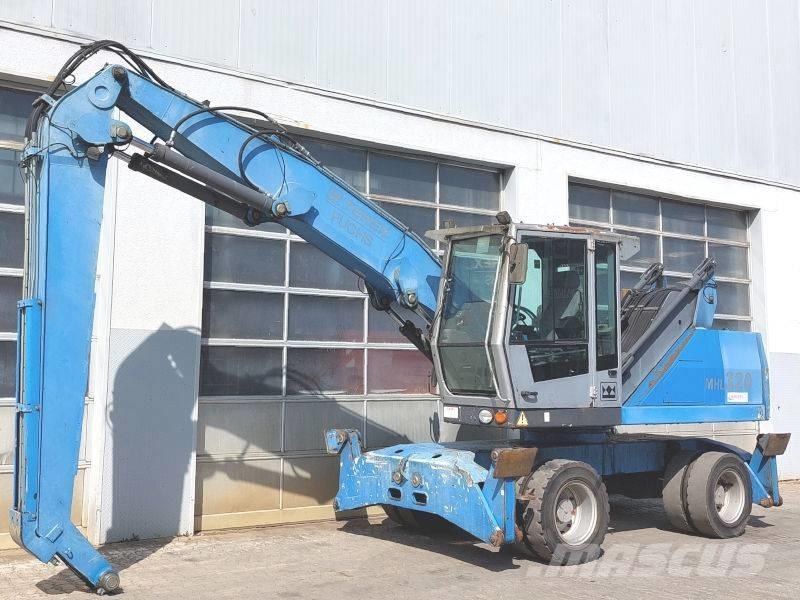 Fuchs MHL 320 F مناولات المخلفات / مناولات صناعية