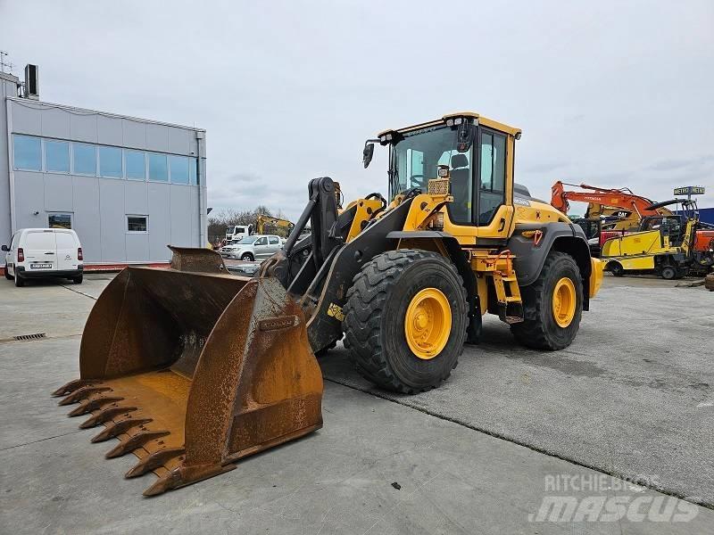 Volvo L 120 H لوادر بعجل