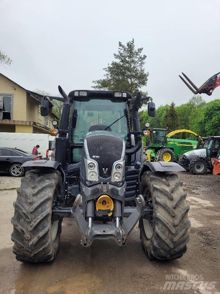 Valtra N 104 الجرارات