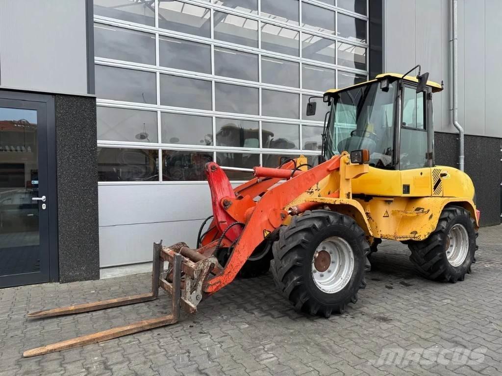 Volvo L35B لوادر بعجل