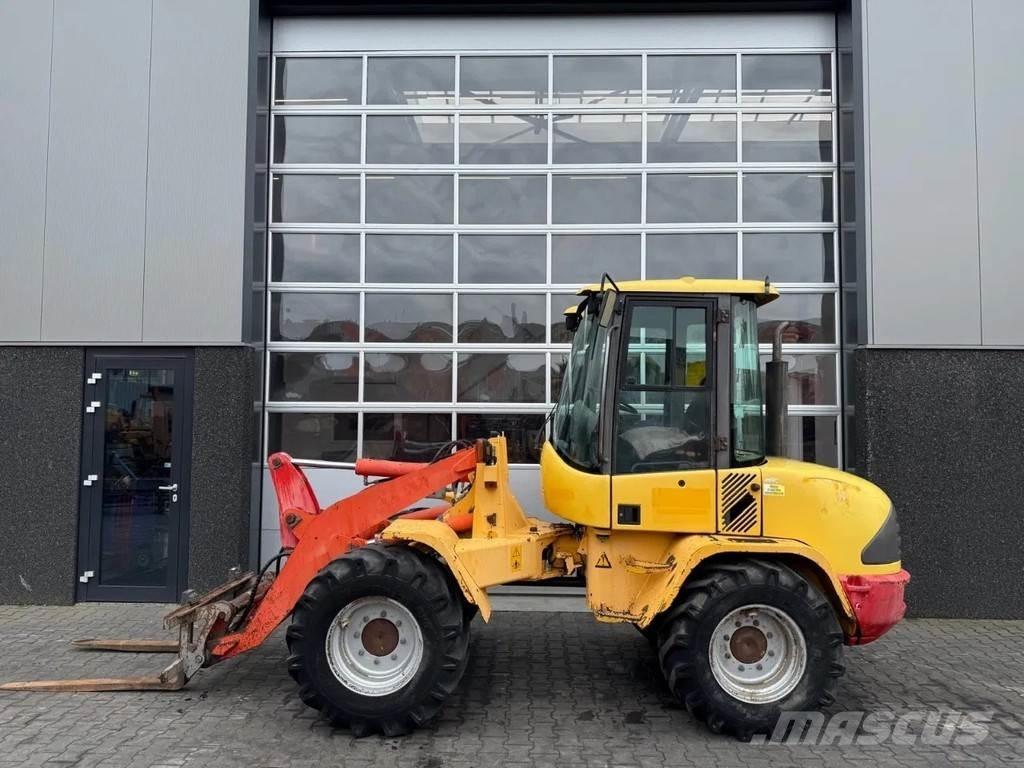 Volvo L35B لوادر بعجل