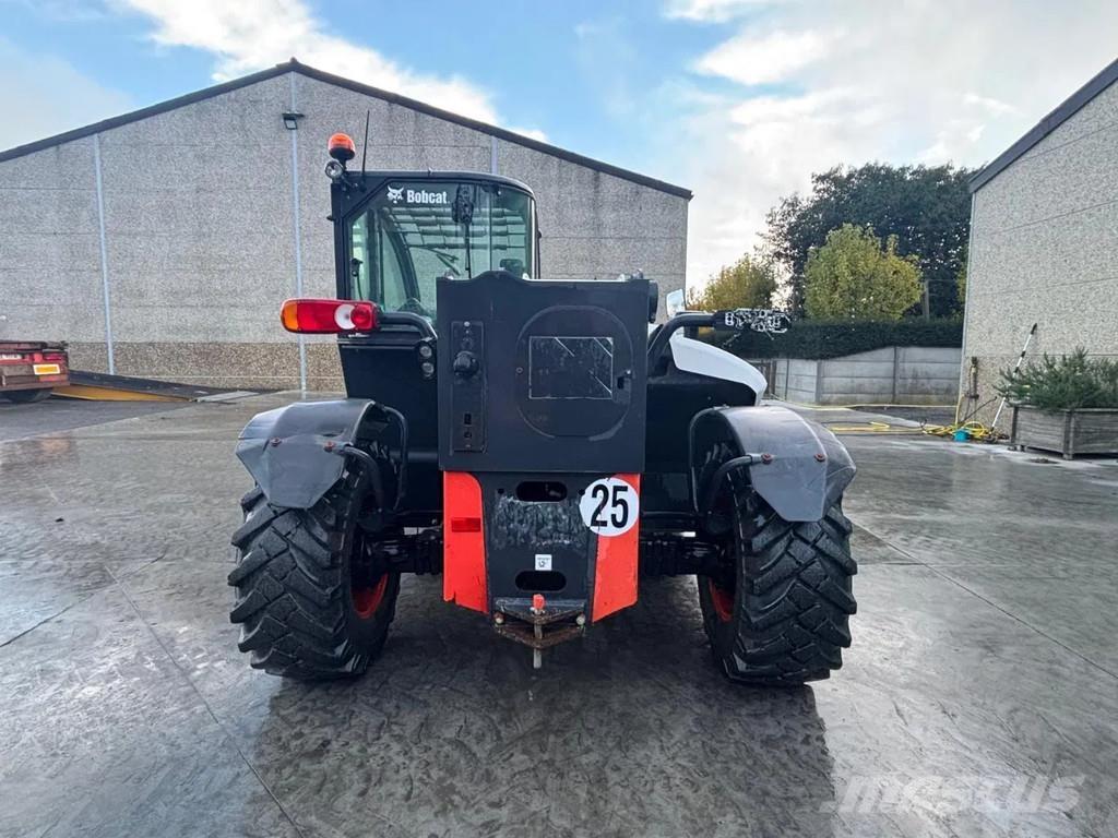 Bobcat TL360 معدات مناولة لأغراض الزراعة