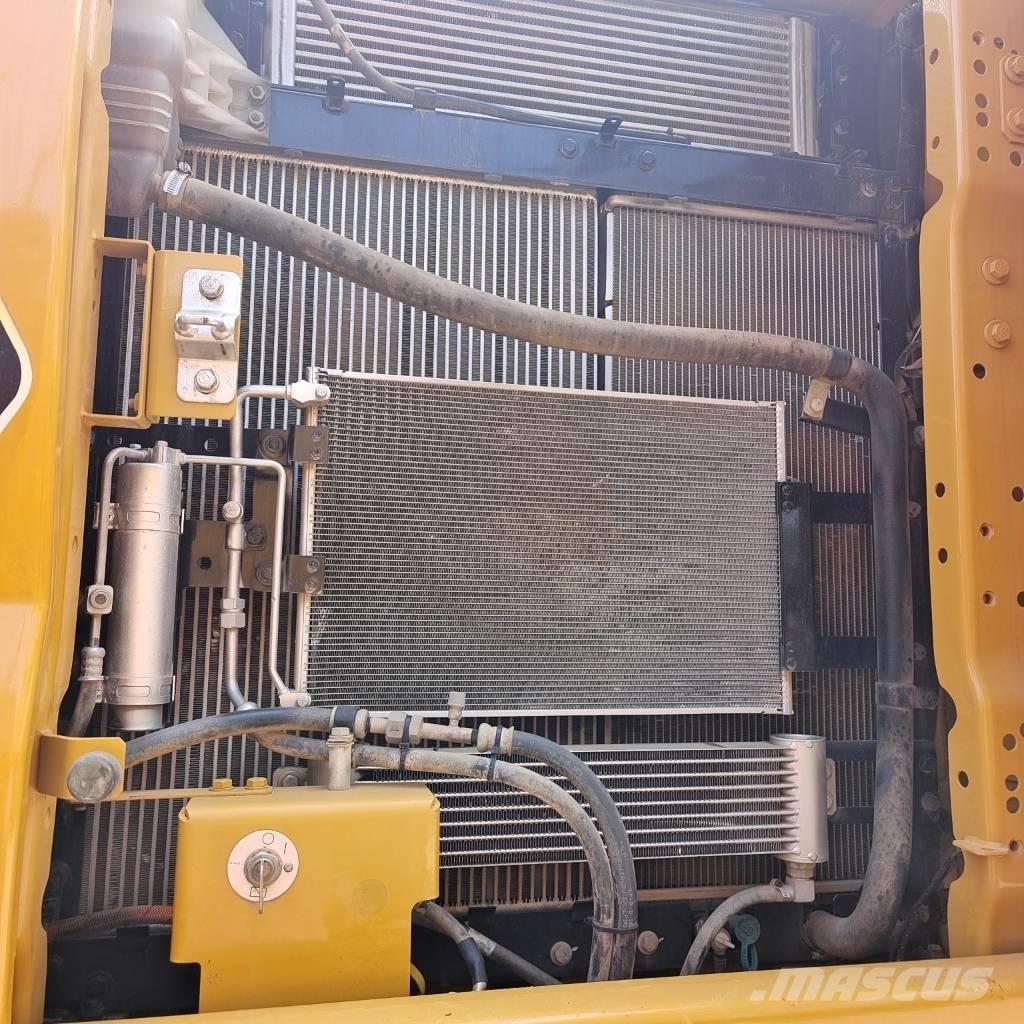 CAT 320 GC حفارات زحافة