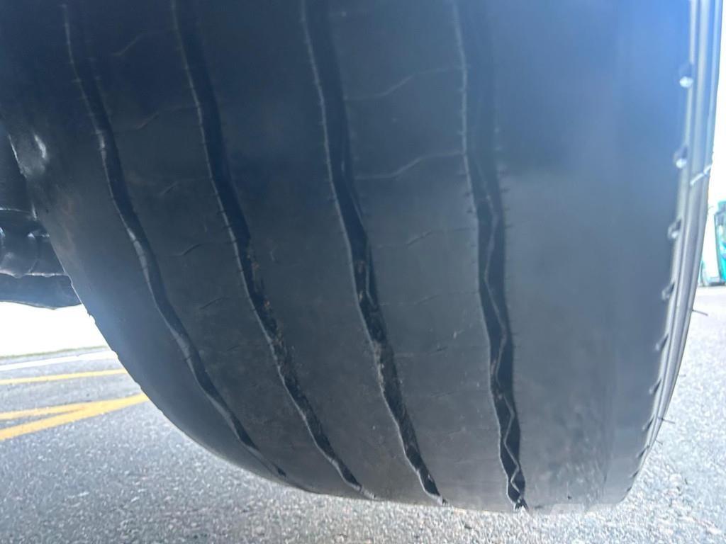 Volvo FH شاحنات بمقصورة وهيكل