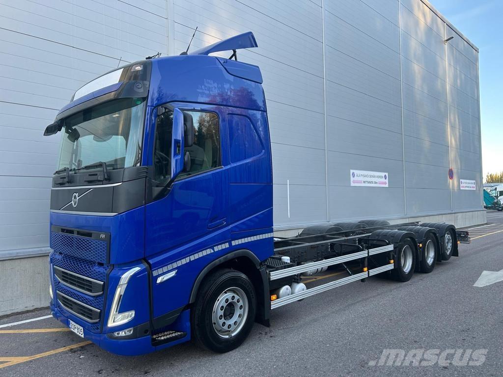 Volvo FH شاحنات بمقصورة وهيكل