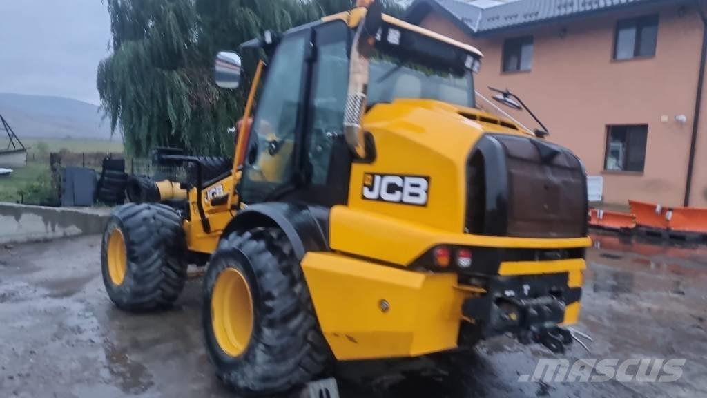 JCB TM 320S معدات مناولة لأغراض الزراعة