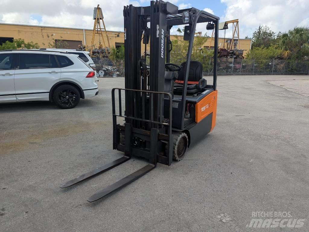 Doosan B 15 T-7 شاحنات ذات رافعات شوكية تعمل بالكهرباء