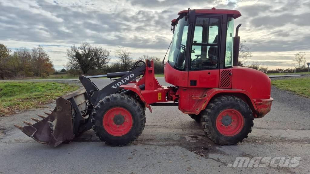 Volvo L 30 B لوادر بعجل