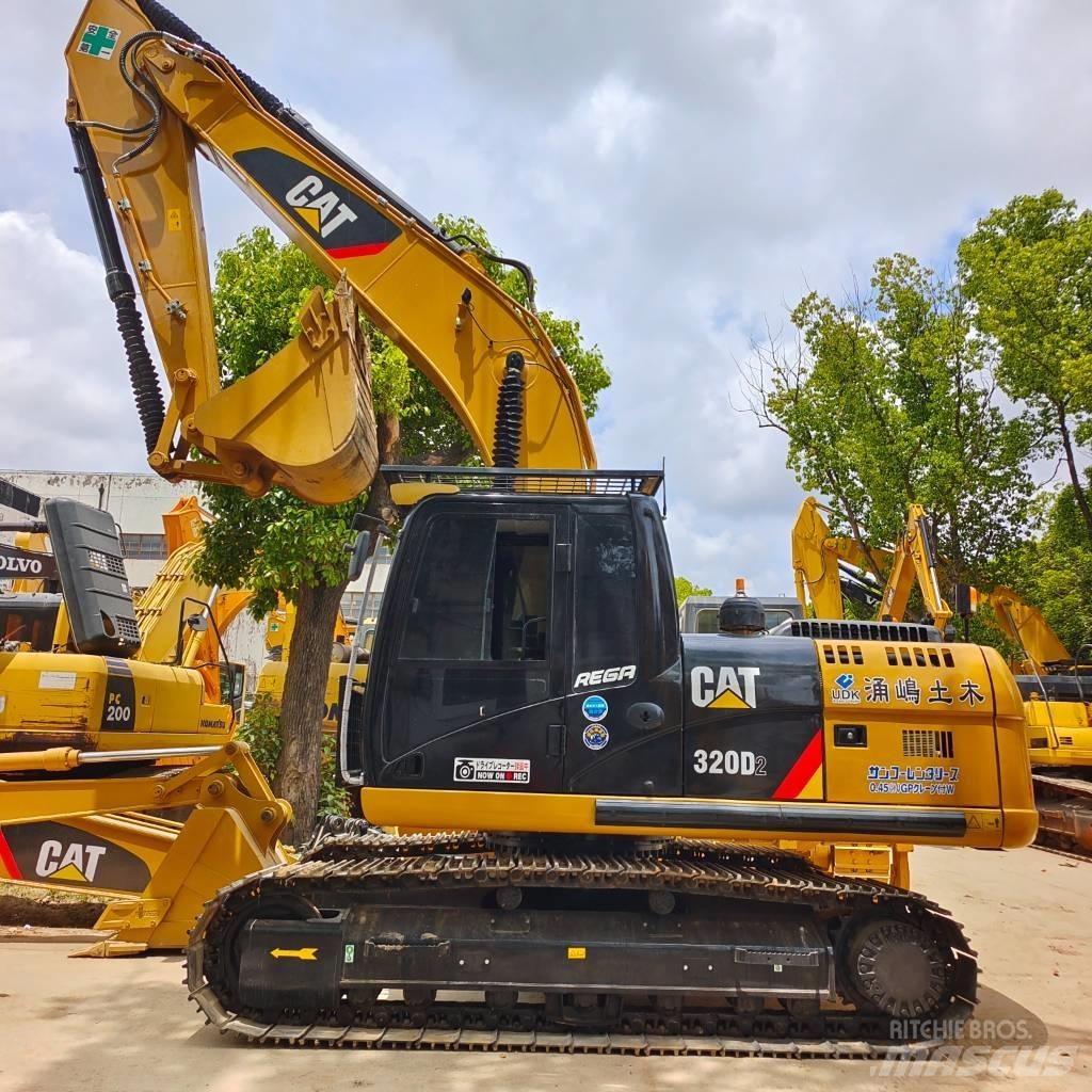CAT 320D حفارات زحافة